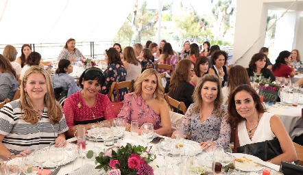  Lorena Martínez, Mariana Gómez, Sylvia Aguilar, Lorena González y Cristina Chevaile.