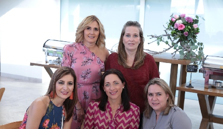  Sylvia Aguilar, Mary Carmen Pérez, Carmina Reynoso, Lilian Muñoz y Lupita Soto.