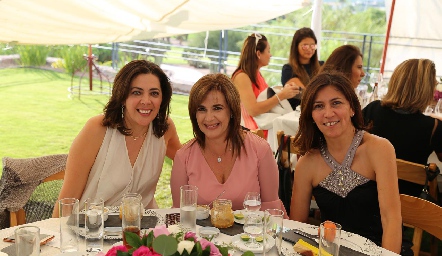  Mónica Nogués, Noemí Sampere y Mary Carmen Haro.