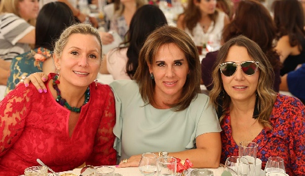  Pupi García, Martha del Río y Roxana Serna.