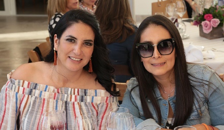  Becky Alcalde y Cristina Torre.