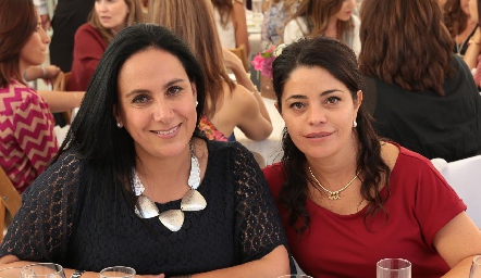  Marcela de la Maza y Marilupe de Aguillón.