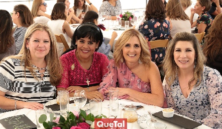  Lorena Martínez, Mariana Gómez, Sylvia Aguilar y Lorena González.