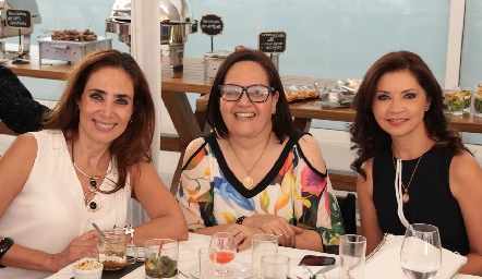  Cristina Chevaile, Gaby Espinosa y Martha Carrillo.