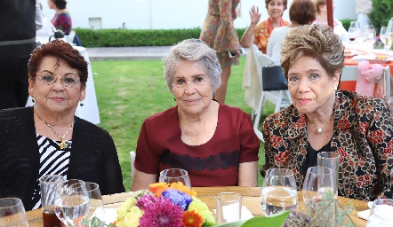  Gloria Bazúa de Martínez, Lucero y Nena de los Santos.