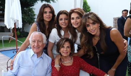 Marcelo y Guille con sus bellas hijas Claudia, Alejandra, Guille y Cecilia.