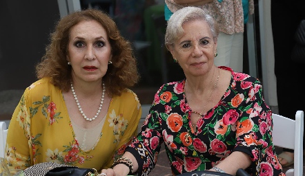  Marilú Verduzco de Rivera y Amanda Sánchez de Bravo.
