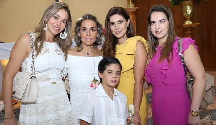  Marcela Rubio, Michelle Zarur, Karina Hernández y Maripepa Muriel con Marcelo.