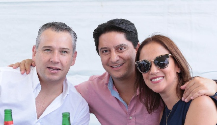  Héctor Galán, Félix y Lety Córdova.