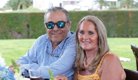  Ricardo Lozano y Patricia Meade de Lozano.