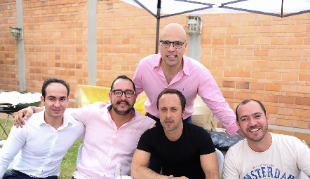  Germán Sotomayor con sus amigos.