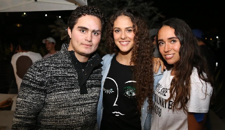  Bruno Dávila, María Meade y Ana Paula Méndez.