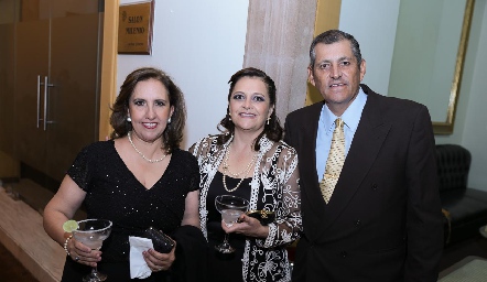  María Dolores Arredondo, Fabiola González y Pablo Madrid.