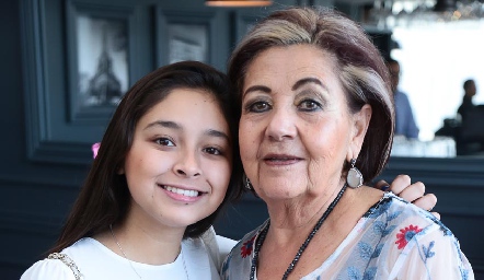  Marijó Ortega con su abuela Lula Hernández.