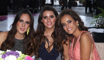  Claudia Antunes, Vicky Álvarez e Isa Torres.