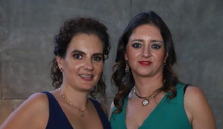  Alejandra y María Fernanda León.