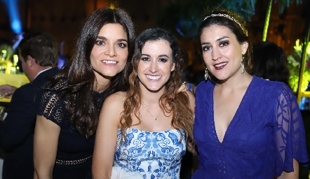  Beatriz González, Gloria Escobedo y Ximena Fernández.