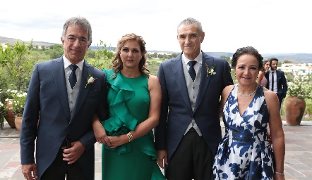  Los papás de los novios, Alejandro Abud, Catherina Barret, Roberto Mejía y Rosa María Maza.