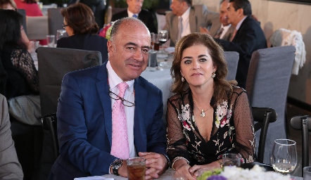  Rafael Olmos y Adriana Carrera.