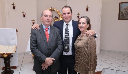  Luis Nava con sus papás, Luis Nava y Patricia Palacios de Nava.