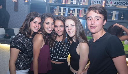 Ánika, Ale, Pau, Fer y Zermeño.