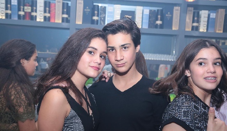  Isa Armendáriz y Neto Arpayán.