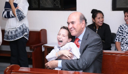  Luis Nava con su nieto Andrés.