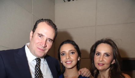  Luis, Vale y Cristina Nava.