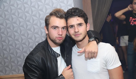  Memo Pizzuto y Alonso Reyes.