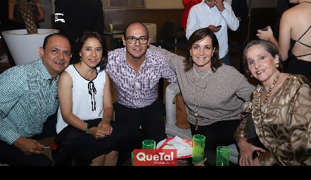  Héctor Villalobos, Rebeca Córdova, Alejandro Villalobos, Sandra Estúa y Patricia Palacios.