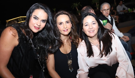  Marily Tobías, Cristina Villalobos y Claudia Álvarez.