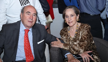 Luis Nava y Patricia Palacios.