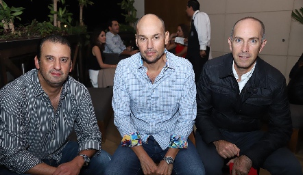  Rodolfo Olivam José Antonio González y Juan Carlos Nieto.