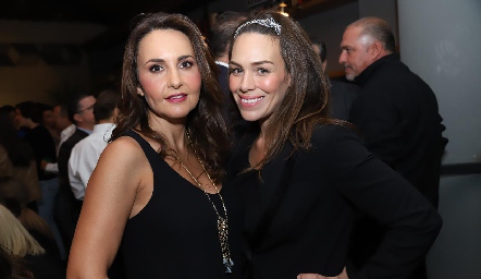  Cristina Villalobos y Tania Martínez.