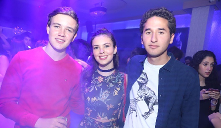  Alonso Rico, Renata Acevedo y Diego Villanueva.