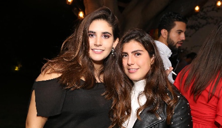  Ximena Hernández y Camila Villarreal.