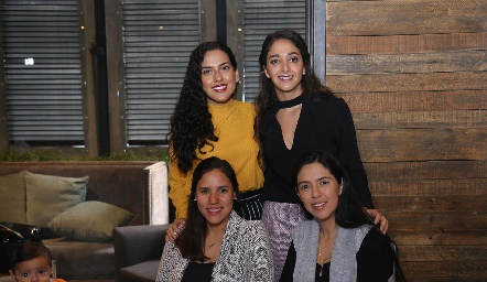  Fernanda Arriaga, Isa Villanueva, Sayde Chevaile y Silvia Araiza.