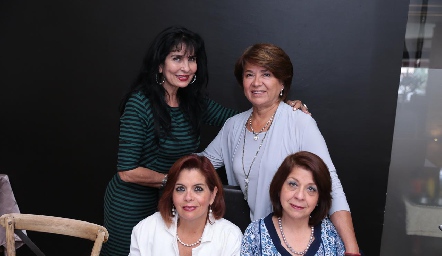  Elizabeth Rodríguez, Mary Carmen González, Liz Martínez y Lourdes Martínez.