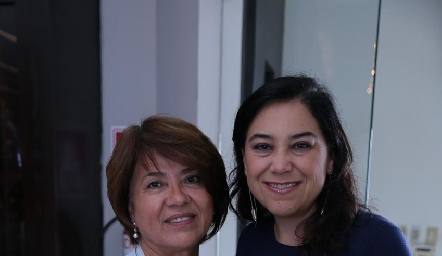  Mary Carmen González y Moshi Compeán.
