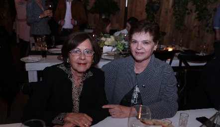 Nora Terán y Pilar Labastida.