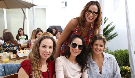  Gloria Medina, Lila Medina, Bárbara Ruiz y Lourdes López.