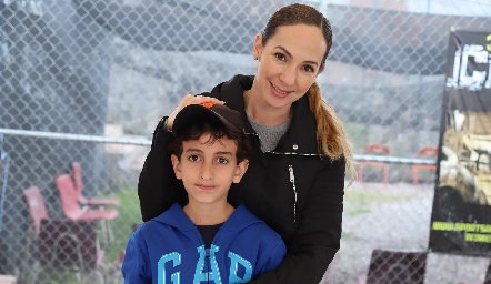  Juan Ma Güemes con su mamá Lila Medina.