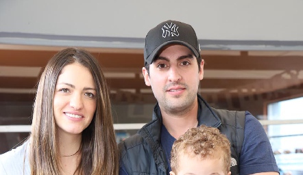  Marcela Gómez, Marco y Santi Medina.