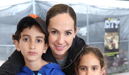  Lila Medina, Juan Ma y María.