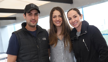  Marco Medina, Marcela Gómez y Lila Medina.