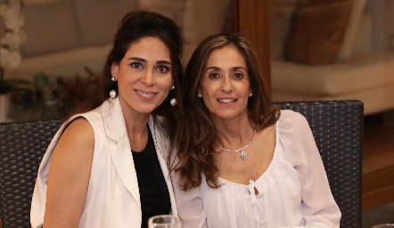  Maribel Lozano y Mónica Gaviño.