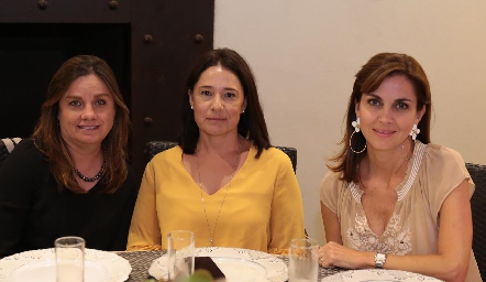 Josefina Gutiérrez, Mary Carmen Bárcena y Rocío Nieto.