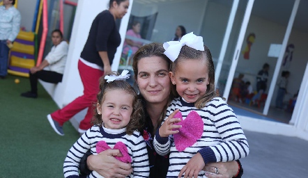  Hanni Abud con sus hijas Alika y Hanni.