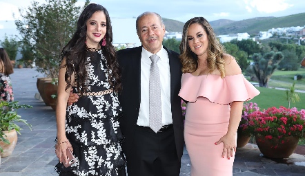  Adriana, Vinicio y Silvia Ramón.