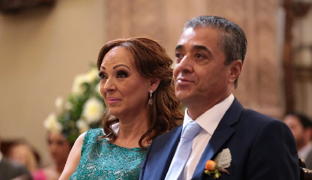  Ligia y Fernando Arriaga, papás de la novia.